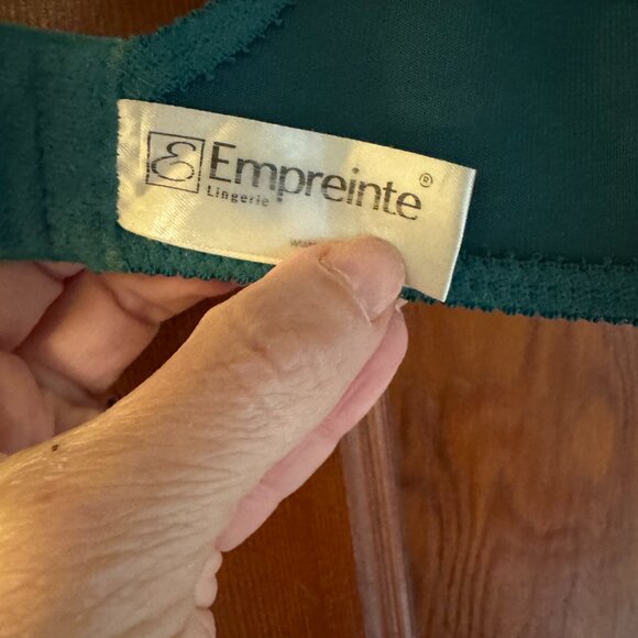Emerald green lace bra from Empreinte - Picture 2 of 2